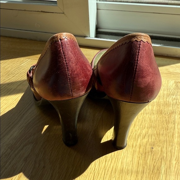 Kenneth Cole Reaction Burgundy Mary Jane Heels 7.5 - Picture 2 of 9